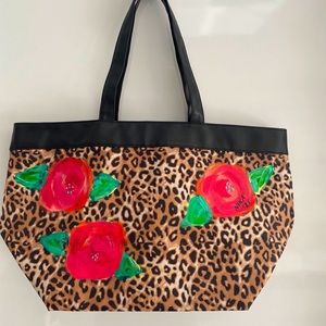 EXCLUSIVE FOR BLOOMINGDALES TOTE STYLE HANDBAG.